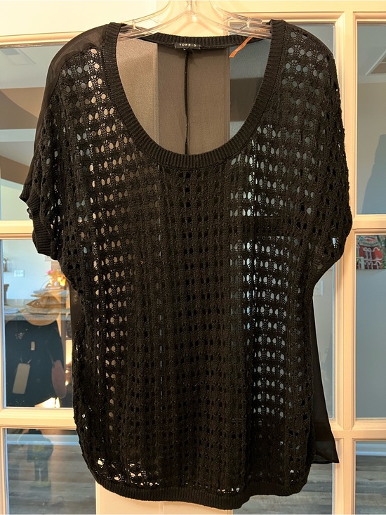 torrid Tops - torrid size 0 black crochet front top with sheer back - EUC